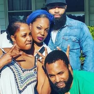 Meet your Posher, Tia